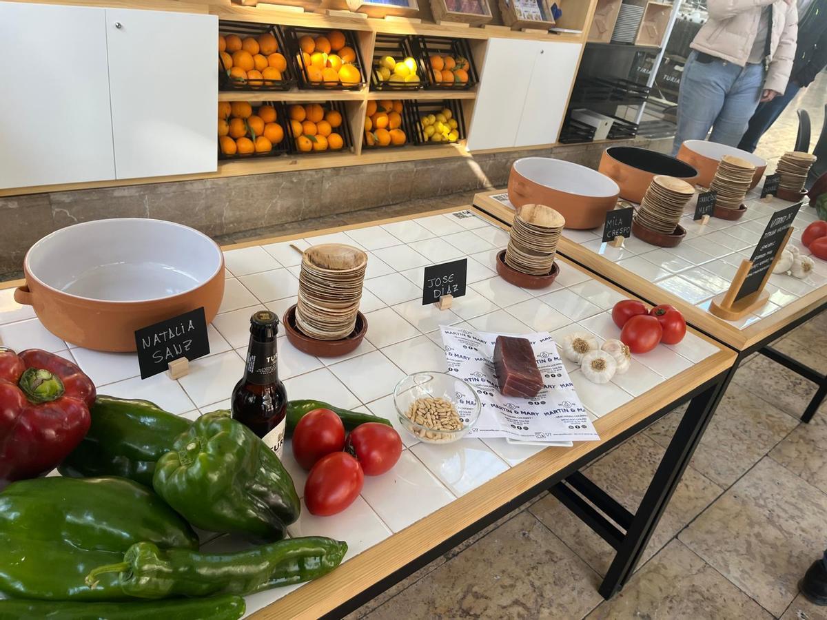 Mesa de ingredientes con los que cocinar la titaina