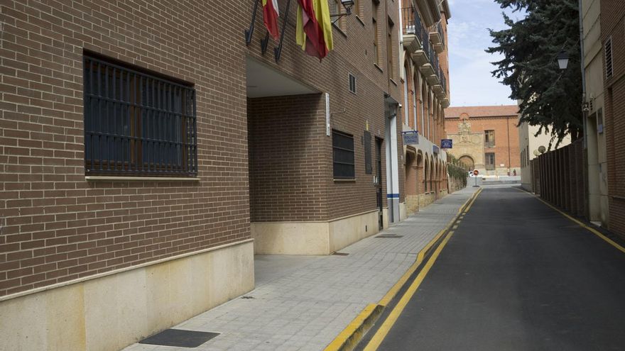 IU Benavente denuncia el pago de 5.000 euros de horas extras a un policía que teletrabaja