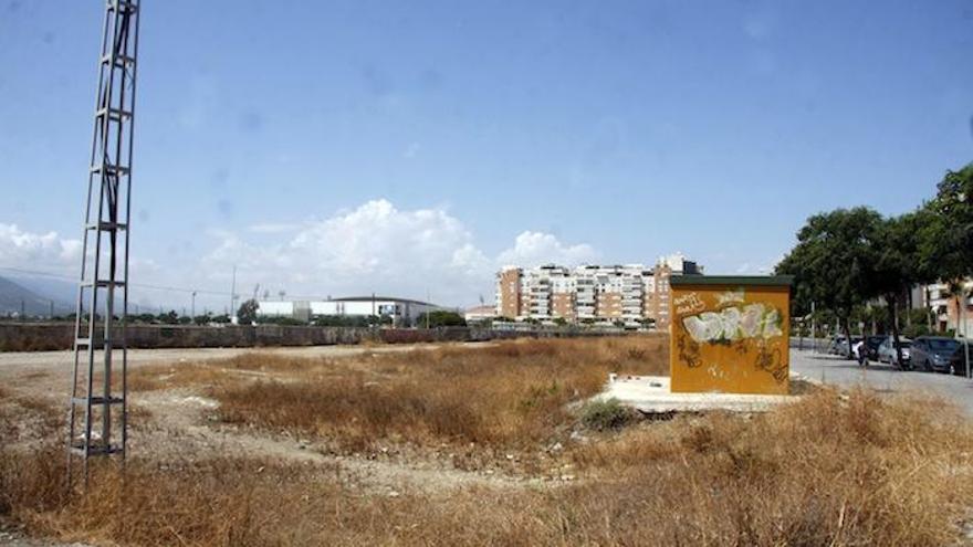 Suelos en el paseo marítimo de Poniente, junto a Sacaba, donde se proyecta un parque de viviendas.