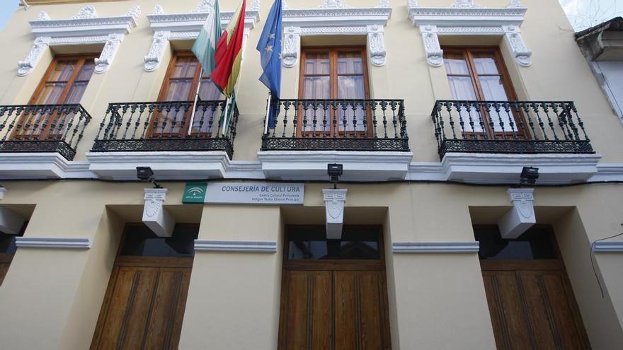 El Teatro Cómico Principal de Córdoba se abre al cómic con un homenaje al dibujante y guionista Andrés G. Leiva