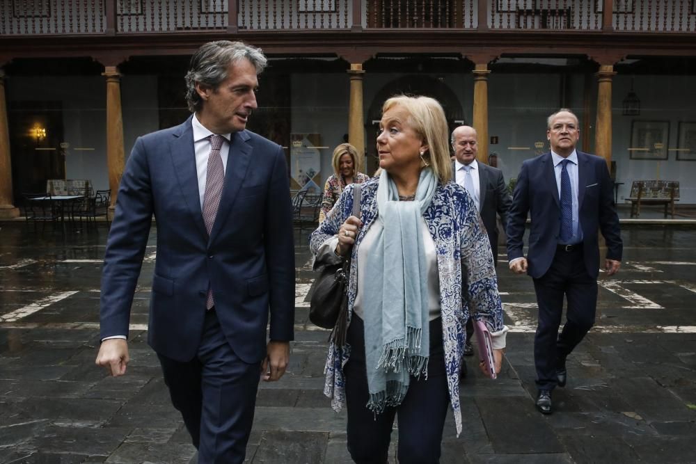 Íñigo de la Serna, Ministro de Fomento, analiza el "Presente y futuro de las infraestructuras en Asturias"