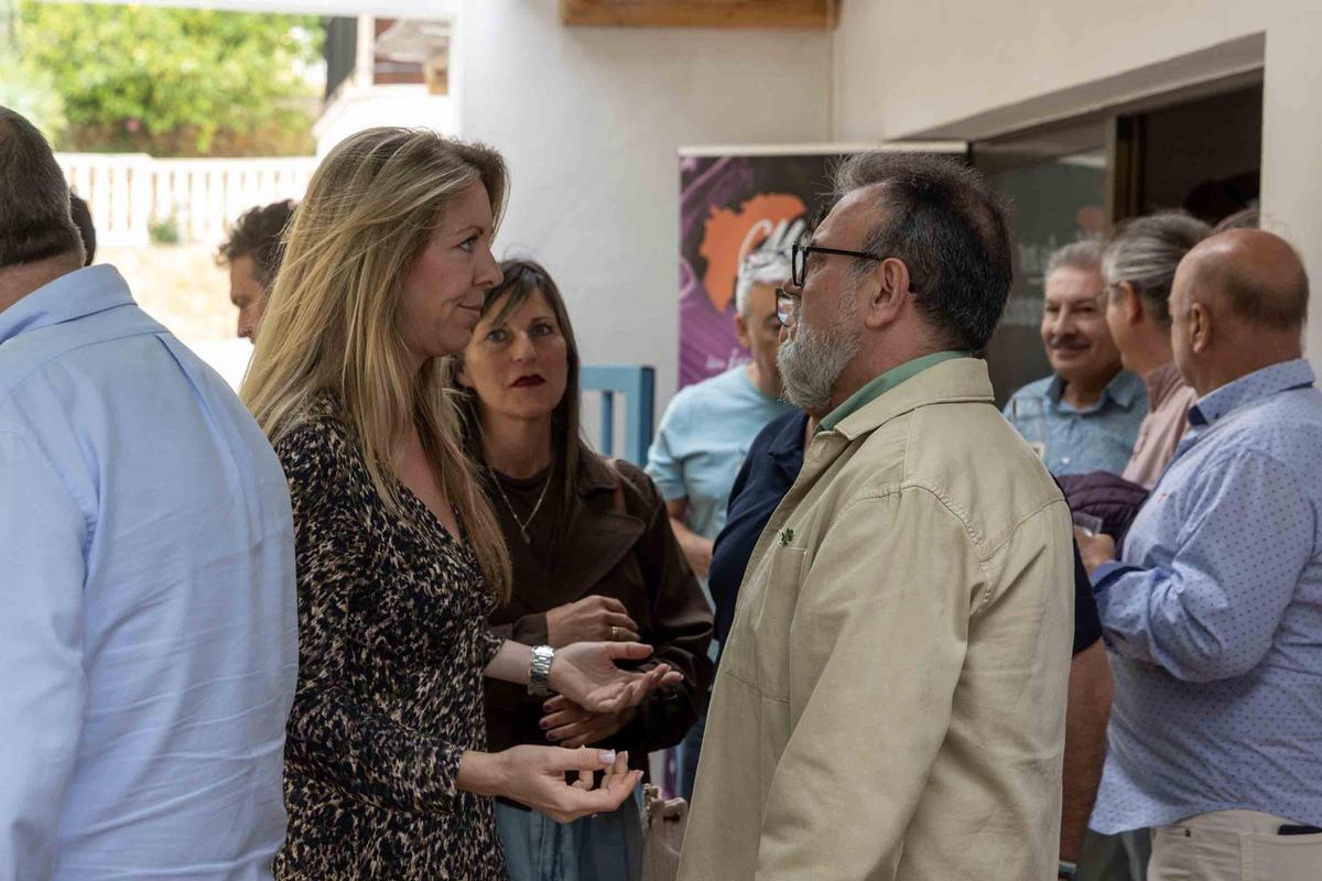 Ca’Vins amb Brases de la Nucía cierra la semana de Menjars de la Terra en las Marinas con un arroz meloso de pato, nísperos de Callosa y piñones como gran protagonista