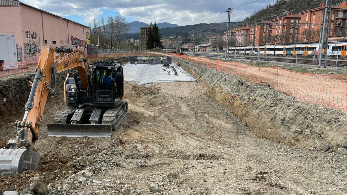 Les obres del taller provisional de trens a Ripoll