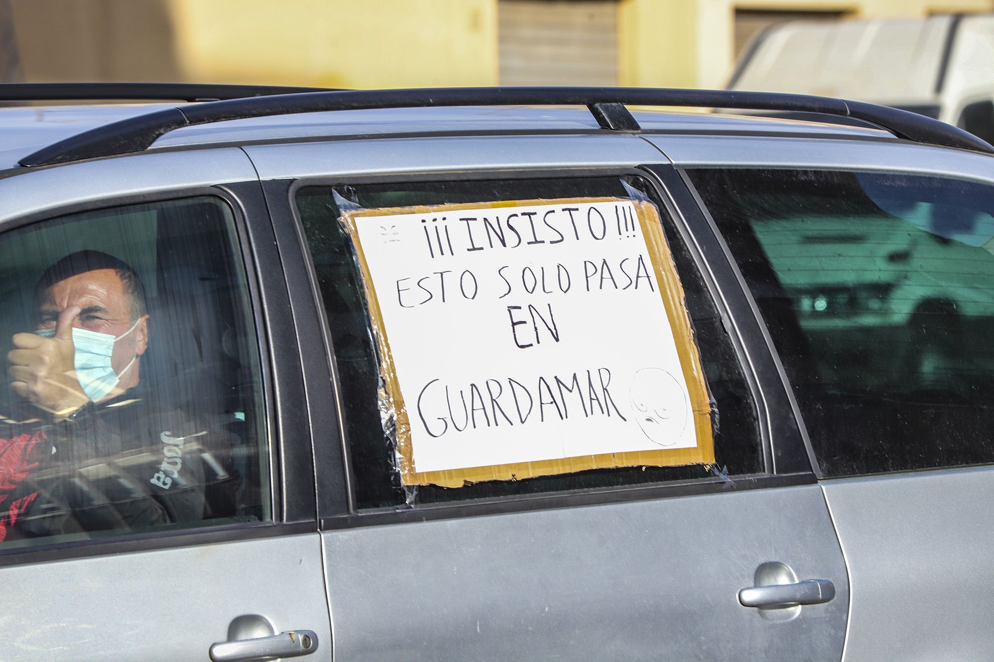 Protesta de los vendedores ambulantes de Guardamar por el cambio de ubicación del mercadillo