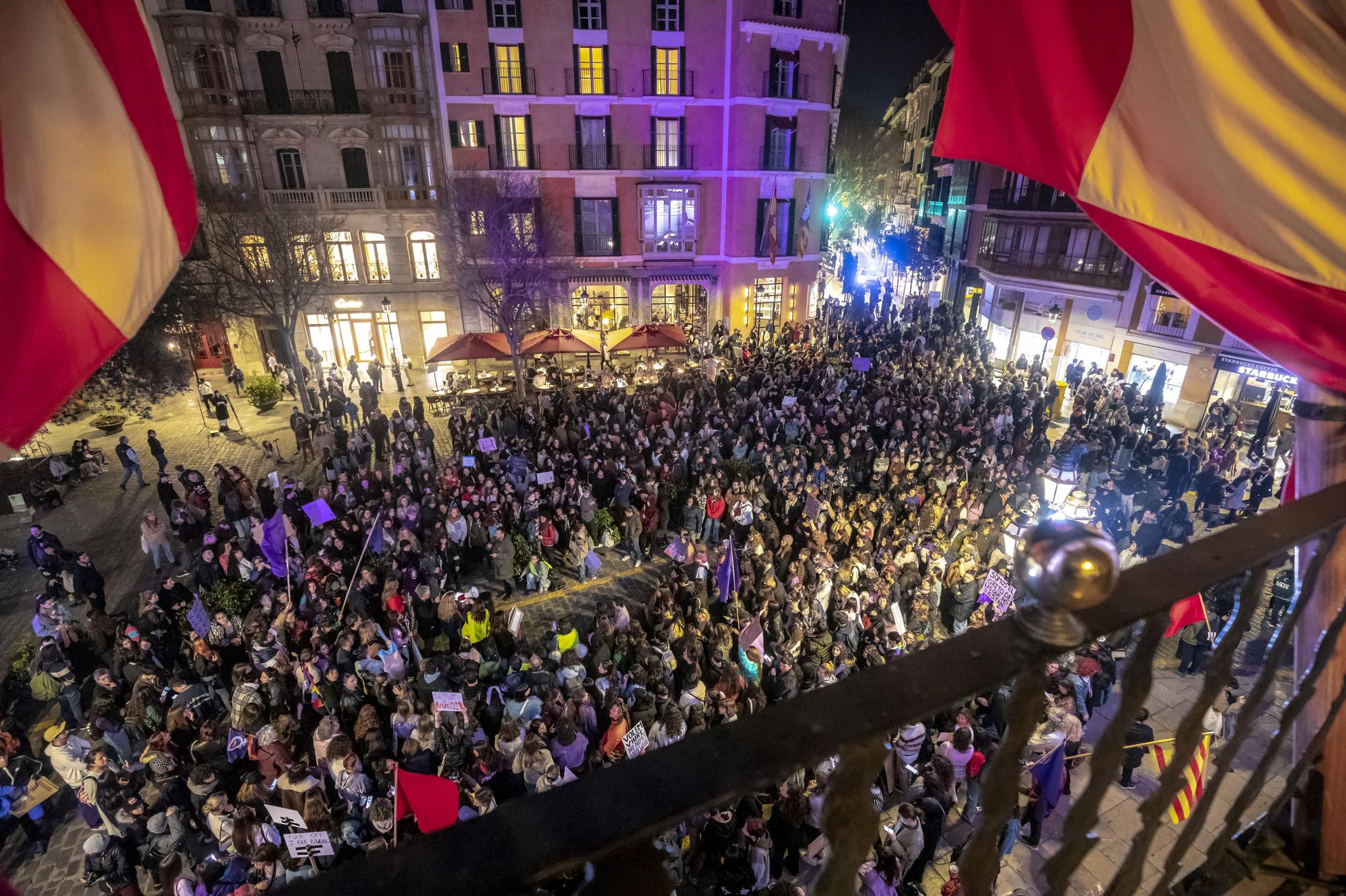 Manifestación feminista en Palma alternativa a favor de los derechos trans