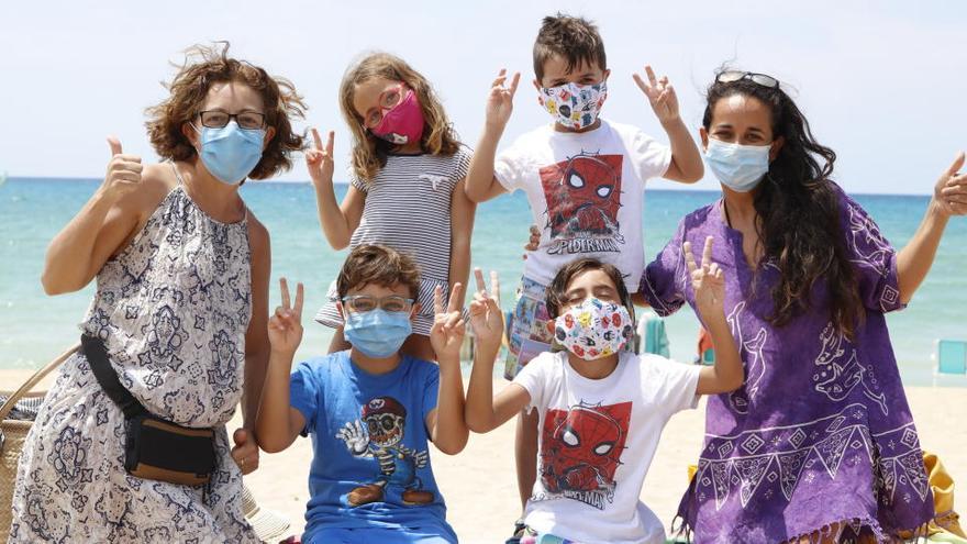 Auch beim Strandspaziergang ist die Maske im Moment noch Pflicht.