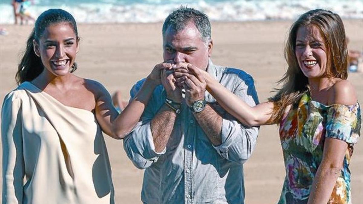 De izquierda a derecha, Inma Cuesta, Benito Zambrano y María León, ayer en San Sebastián.