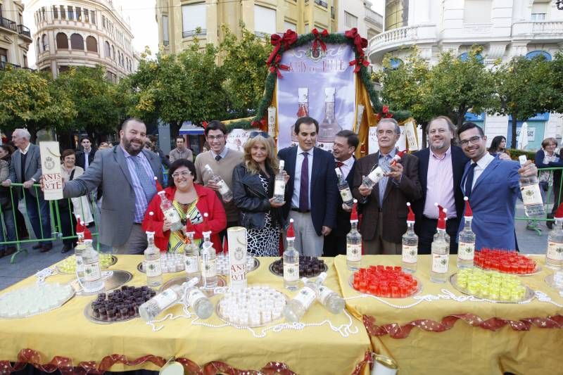 La degustación del pastel cordobés en Las Tendillas, en imágenes