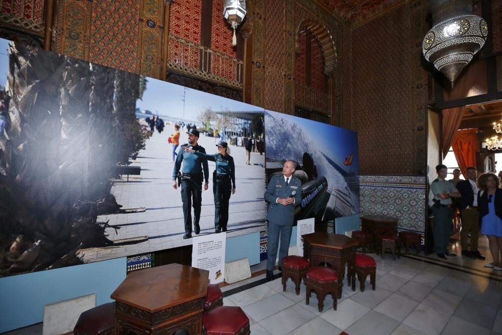 La Sociedad Casino de Torrevieja acoge hasta el lunes una exposición fotográfica de Manuel Lorenzo con motivo del 175 aniversario de la Guardia Civil. La inauguración el martes estuvo precedida por un