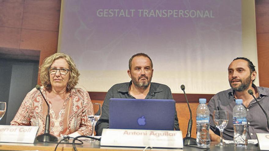 Montserrat Coll, Antoni Aguilar y Oswaldo Velásquez, ayer, en el Club Diario de Ibiza.