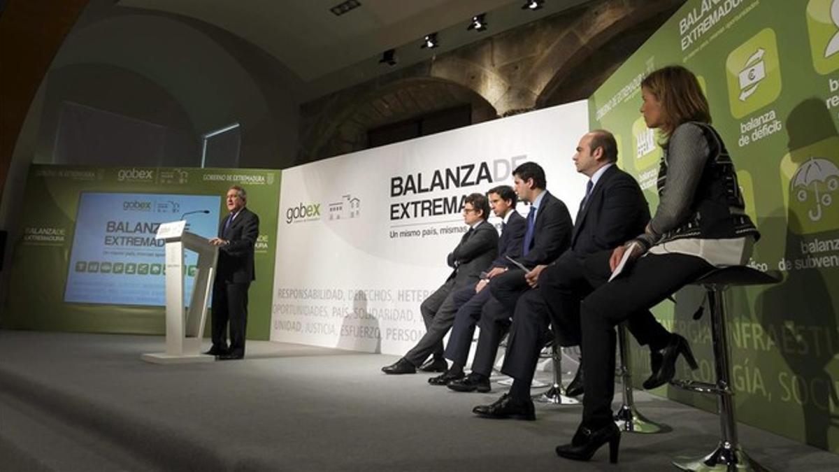 Una imagen de la presentación de las balanzas fiscales elaboradas por Extremadura, este miércoles, 5 de marzo. EFE / JERO MORALES