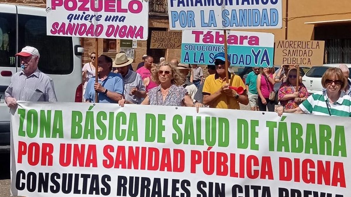 Vecinos de los pueblos de la Zona Básica de Salud de Tábara, en la movilización de este sábado.