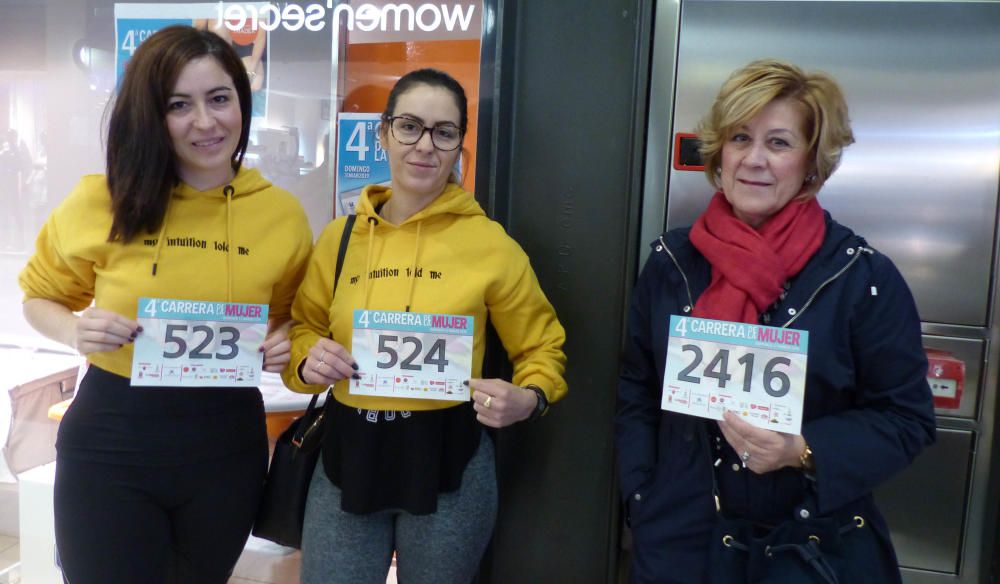 Recogida de dorsales en el Thader para la IV Carrera de la Mujer (Mañana)