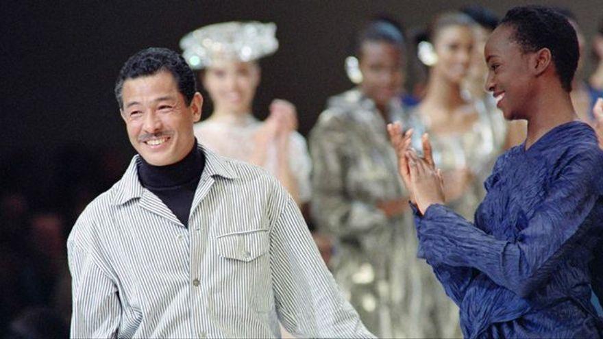 El dissenyador de moda japonès Issey Miyake