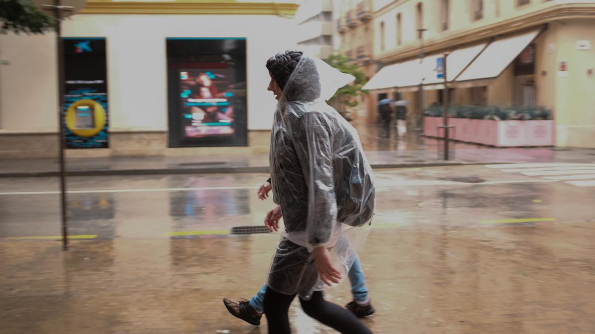Lluvia en el centro de Málaga el 30 de marzo, Sábado Santo.