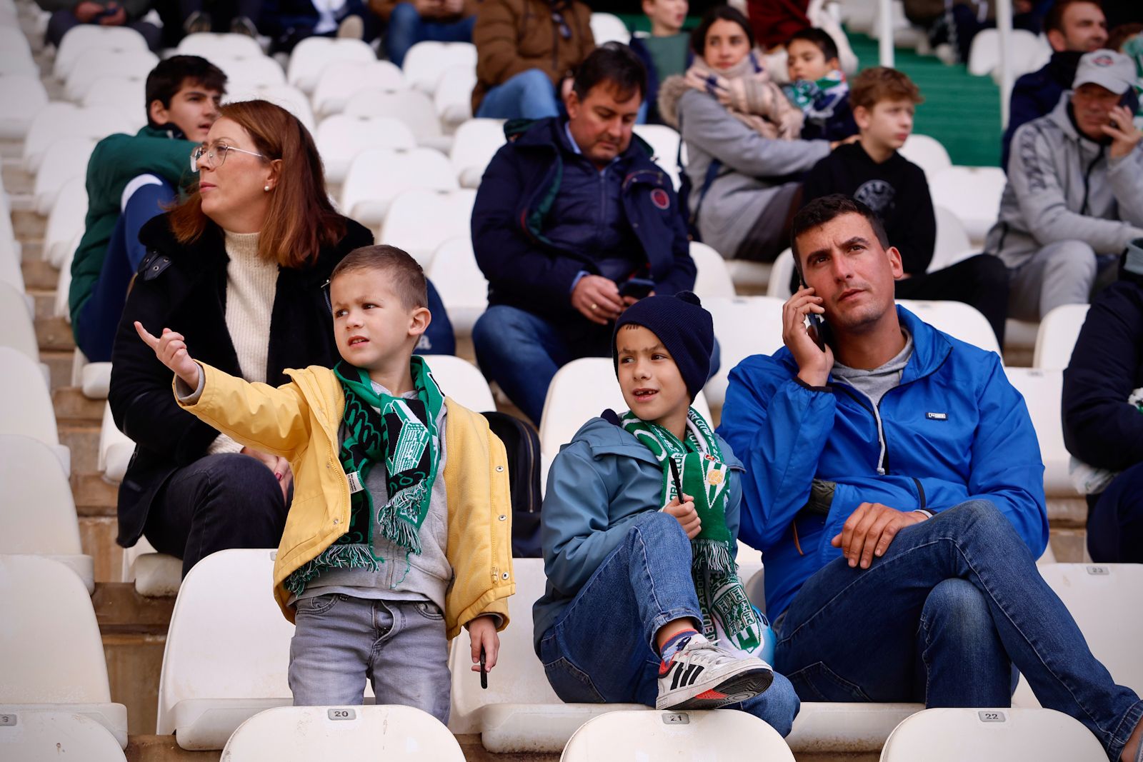 El Córdoba entrena ante su afición en El Arcángel