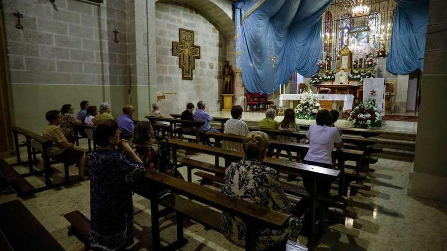 Los zamoranos acuden a la novena de la Virgen del Tránsito