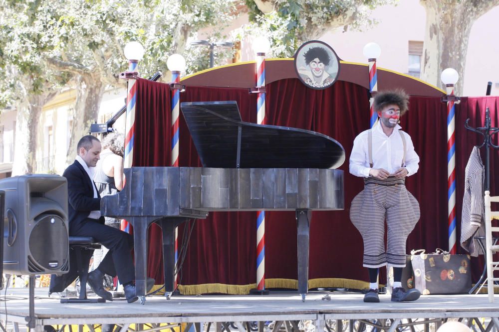 Fira del Circ al carrer de la Bisbal de l''Empordà