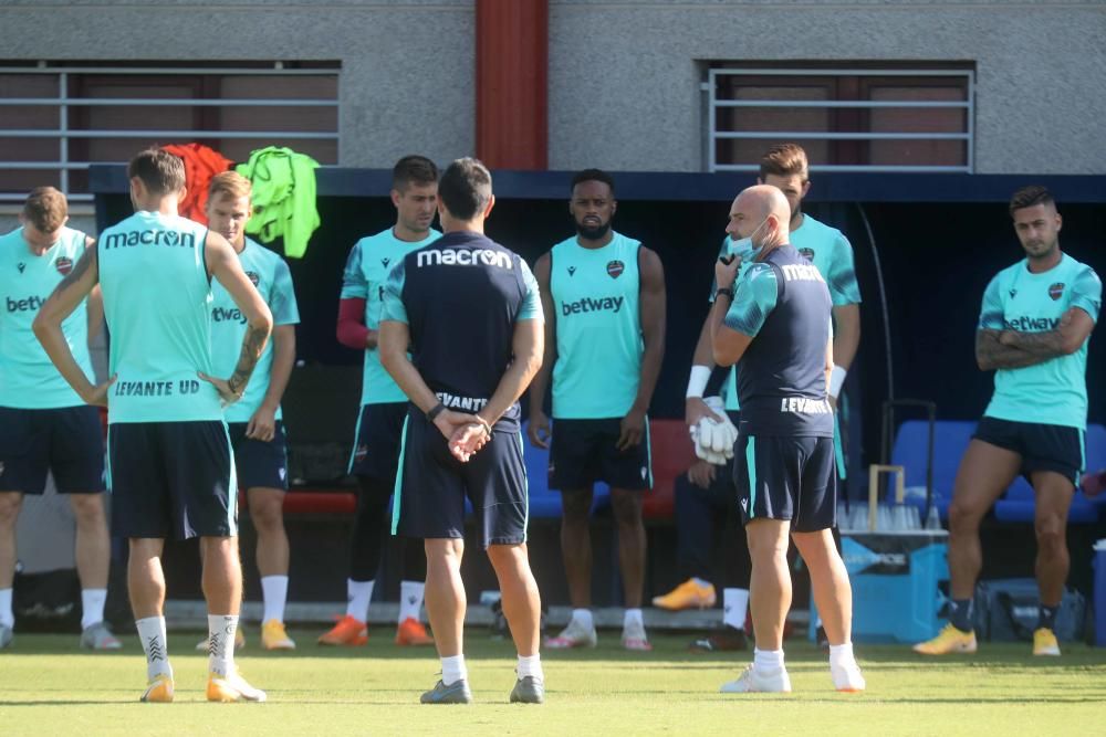 El Levante abre el entrenamiento a los medios