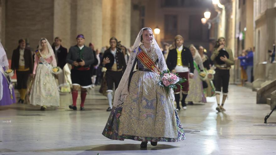 Marina García cierra el primer día de la ofrenda... a las tres y media de la madrugada