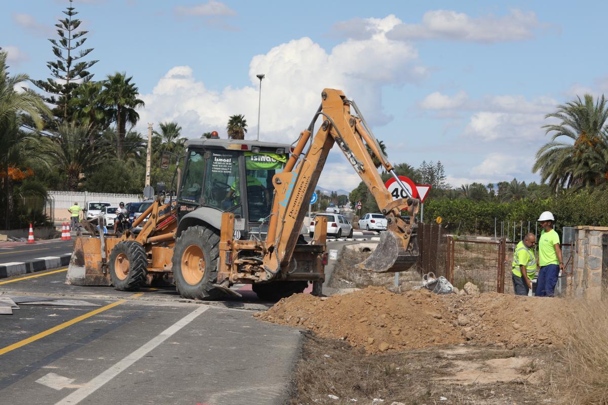 Obras en la carretera de Elche a Santa Pola.