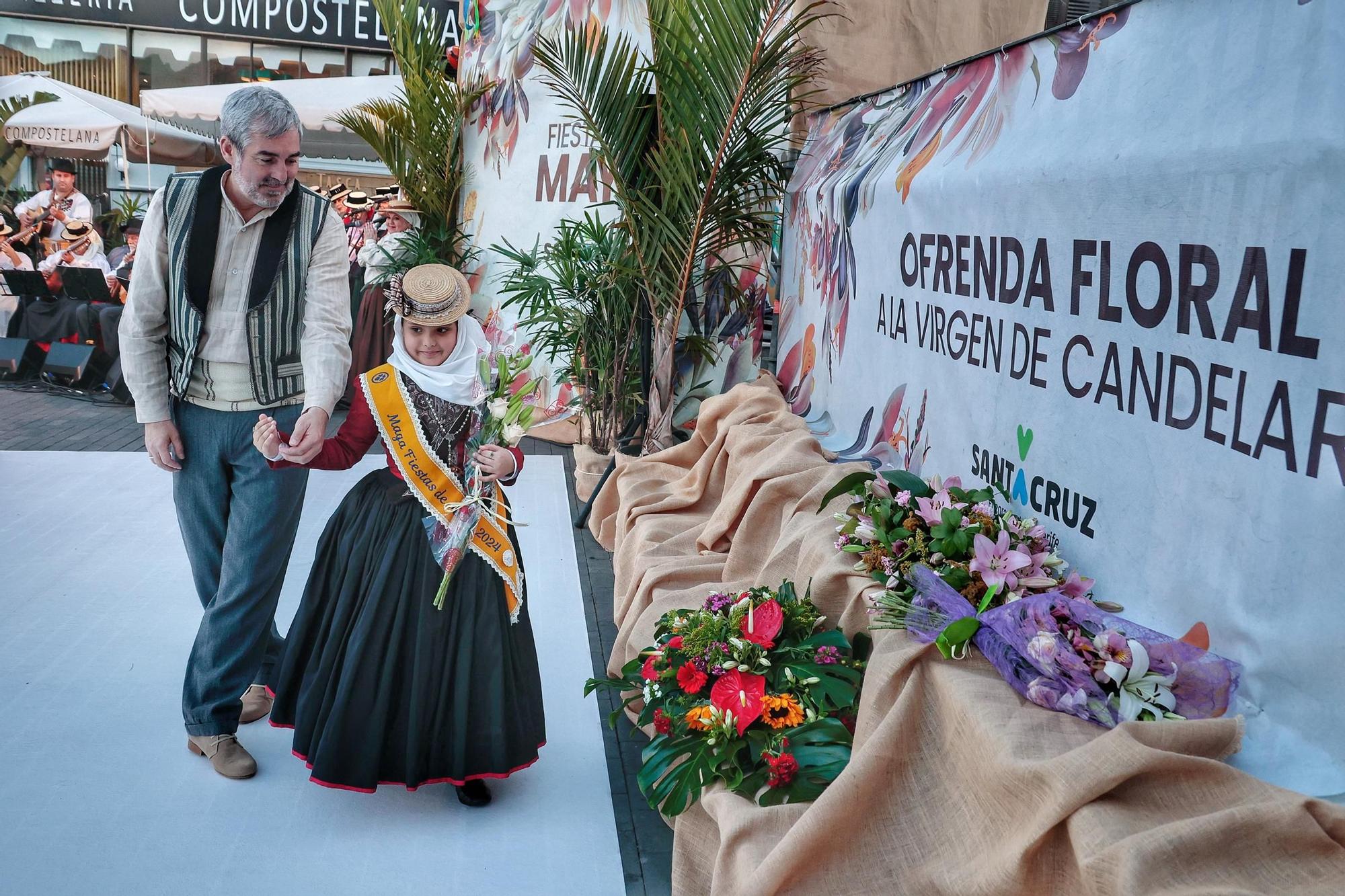 Ofrenda a la Patrona de Canarias en la víspera del día grande de Santa Cruz