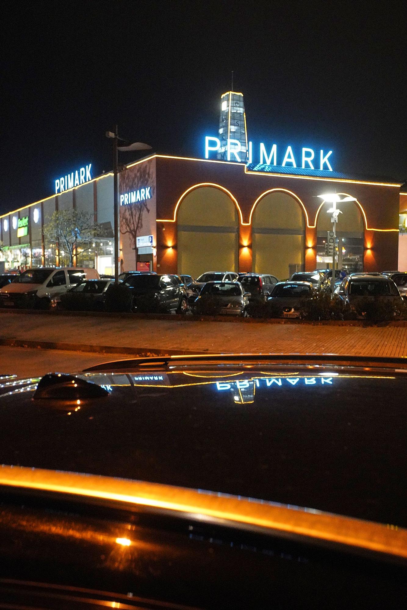 Primark ja il·lumina el rètol de la futura botiga de Salt