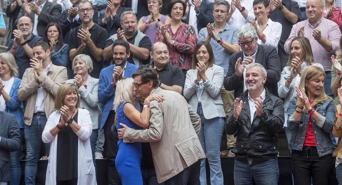 Salvador Illa, con alcaldes y alcaldables del PSC en la Fiesta de la Rosa del pasado mes de septiembre