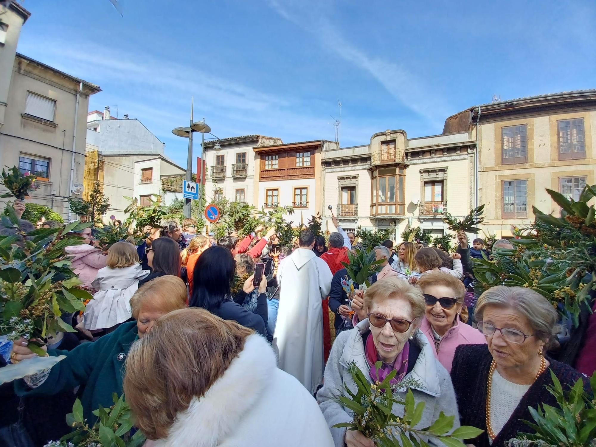 En imágenes: multitudinario Domingo de Ramos en Pola de Siero