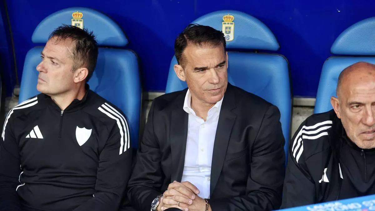 Luis García Plaza, técnico del Sevilla, crítico con el arbitraje: "Hacía años que no veía que daban tres minutos de descuento"