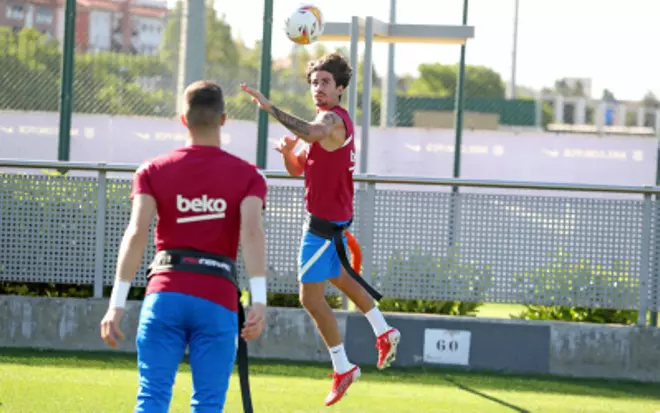 Entreno con estreno del pasado futuro del Barça