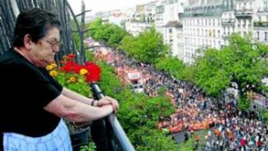 Multitudinaria protesta en Francia por la reforma de las pensiones