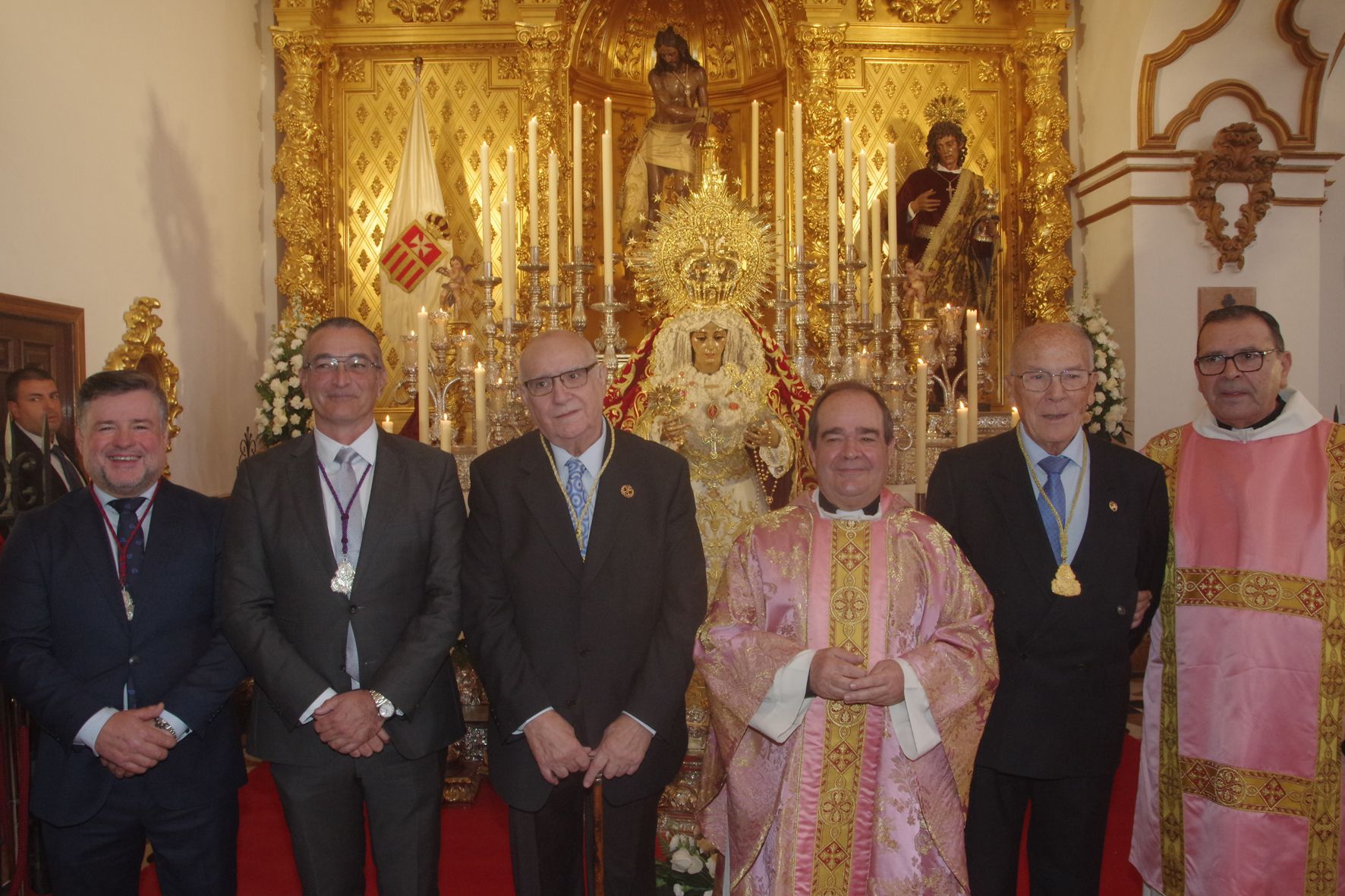 Juan Rosén recibe la Medalla de Oro de la cofradía de Gitanos