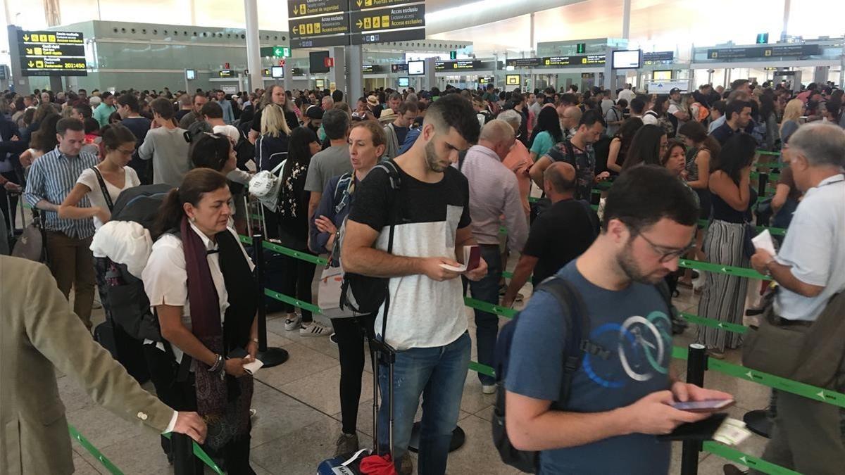 Colas en el aeropuerto de El Prat