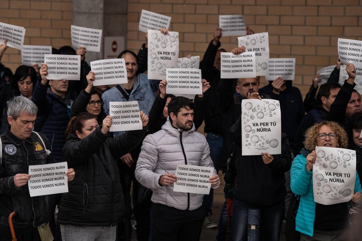 Protestas fuera de la cárcel en la espera de la salida de Alves