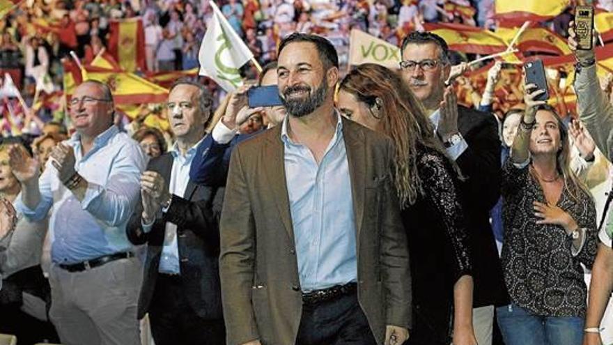 El auge de la ultraderecha da un giro a la batalla por la Generalitat