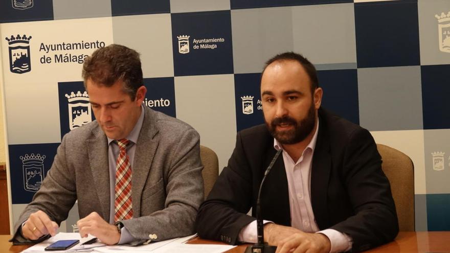 Carlos Conde y Mario Cortés comparecen tras la junta de gobierno.