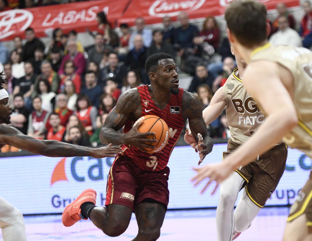 Todas las imágenes del partido del UCAM Murcia contra el Bàsquet Girona