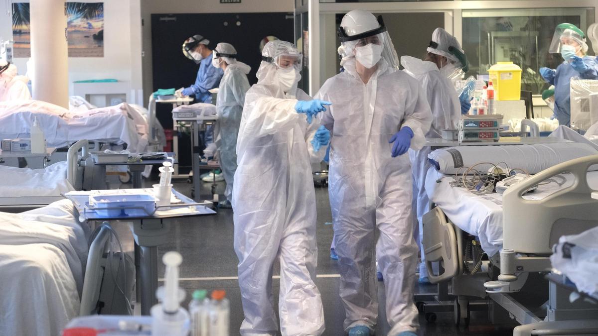 La UCI del Hospital General Universitario de Elda sigue recibiendo nuevos pacientes en estado crítico.