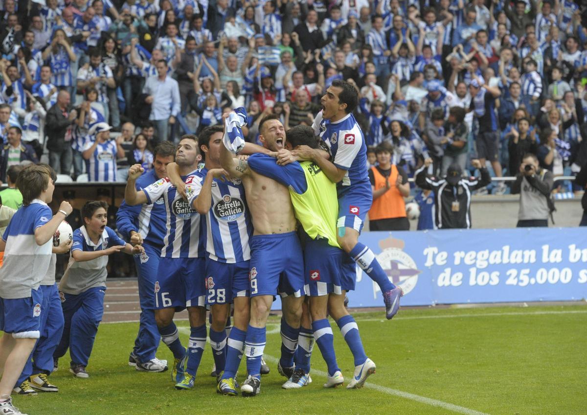 Xisco explota de emoción con Morel, Juan Domínguez y Bruno Gama.