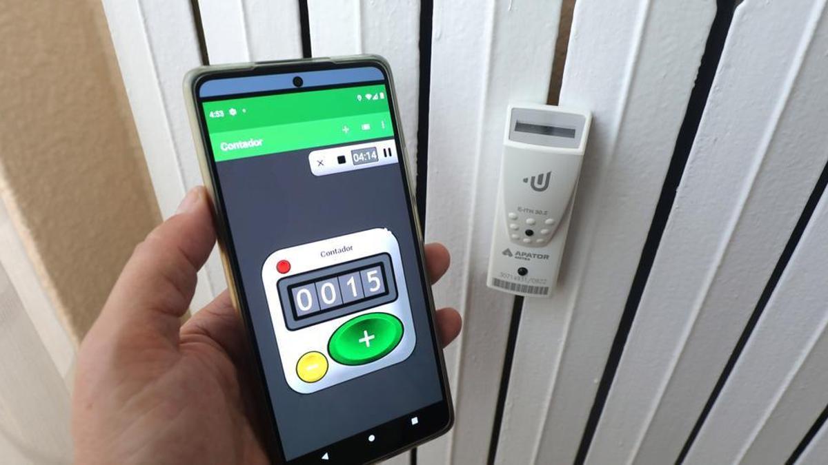 Un contador inteligente instalado en uno de los radiadores de un domicilio de Zaragoza.