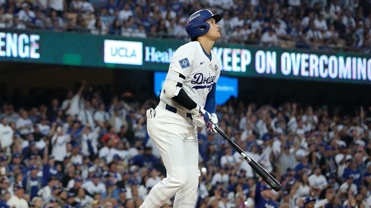 Los Angeles Dodgers designated hitter Shohei Ohtani watches home run ball go over the right field off a pitch from Toronto Blue Jays pitcher Max Scherzer during the third inning of the MLB World Series game three between the Toronto Blue Jays and the Los Angeles Dodgers in Los Angeles, California, USA, 27 October 2025. EFE/EPA/CAROLINE BREHMAN