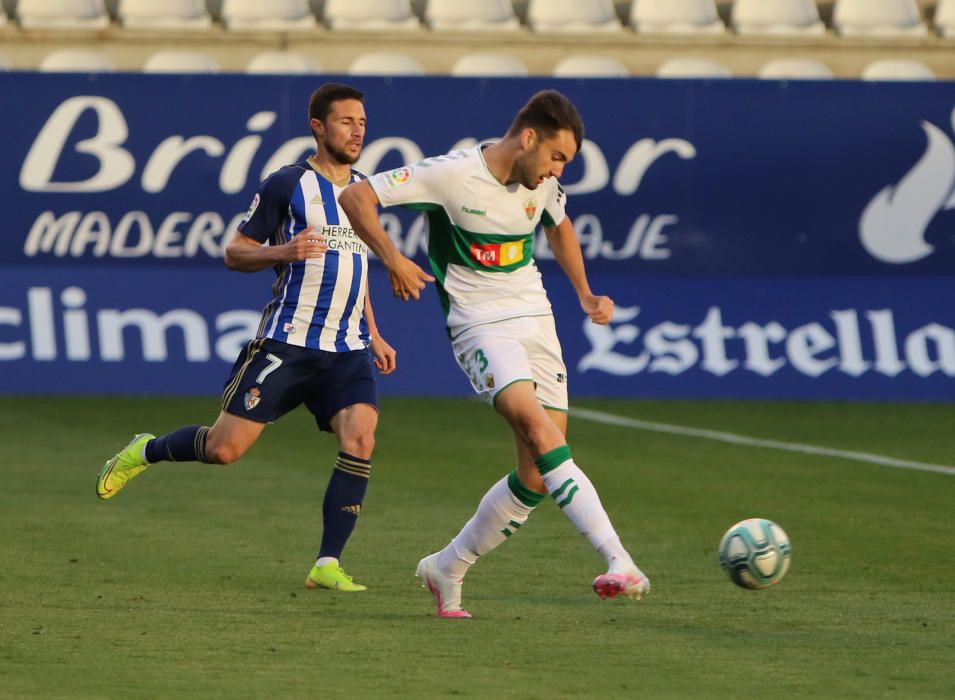 Instantes del encuentro entre la Pionferradina y el Elche.