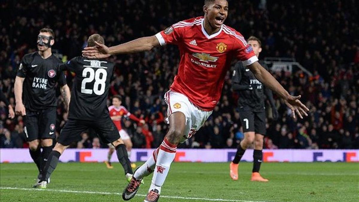 Rashford marcó dos goles en su estreno con el ManUnited que salvaron otro macht-ball para Van Gaal