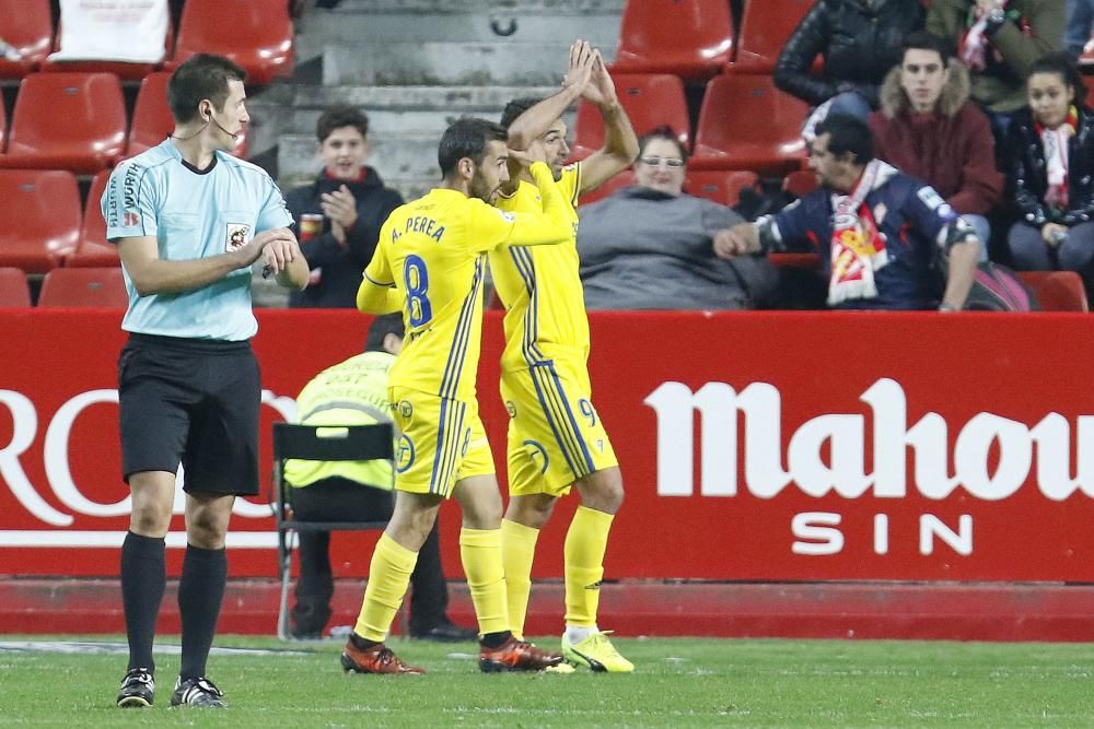 El partido entre el Real Sporting y el Cádiz, en imágenes