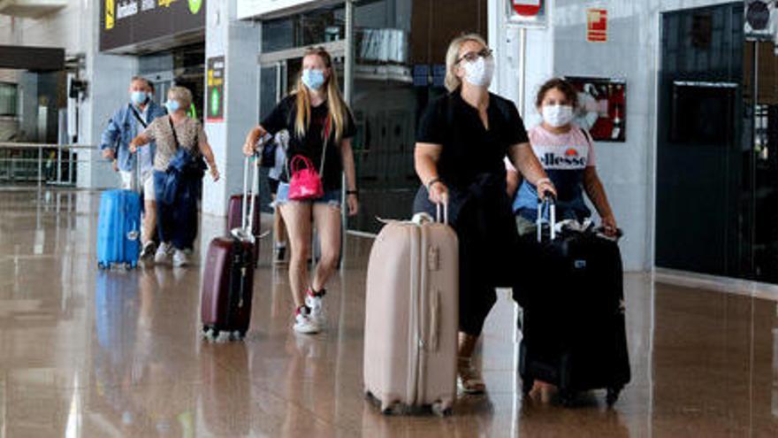 La zona d&#039;arribades de la terminal 2 de l&#039;aeroport del Prat en el dia de la represa de l&#039;activitat, el 24 de juliol del 2020