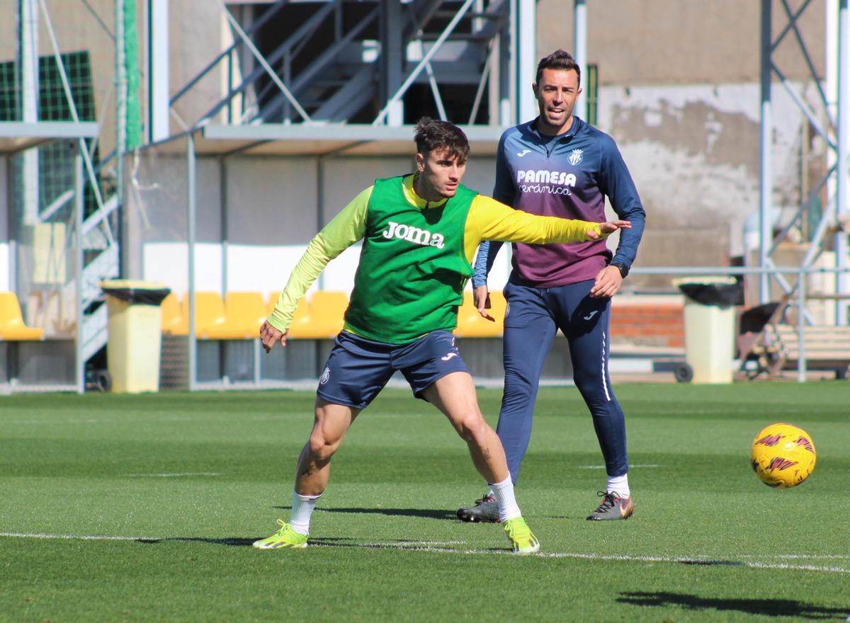 El delantero Álex Forés liderará el ataque del filial frente al Leganés.