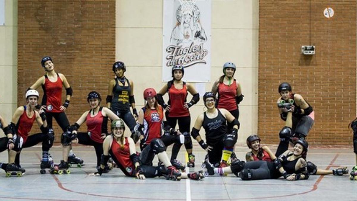 Las Ingles de Acero, antes de empezar un entrenamiento en el polideportiva de la Trinitat Vella.