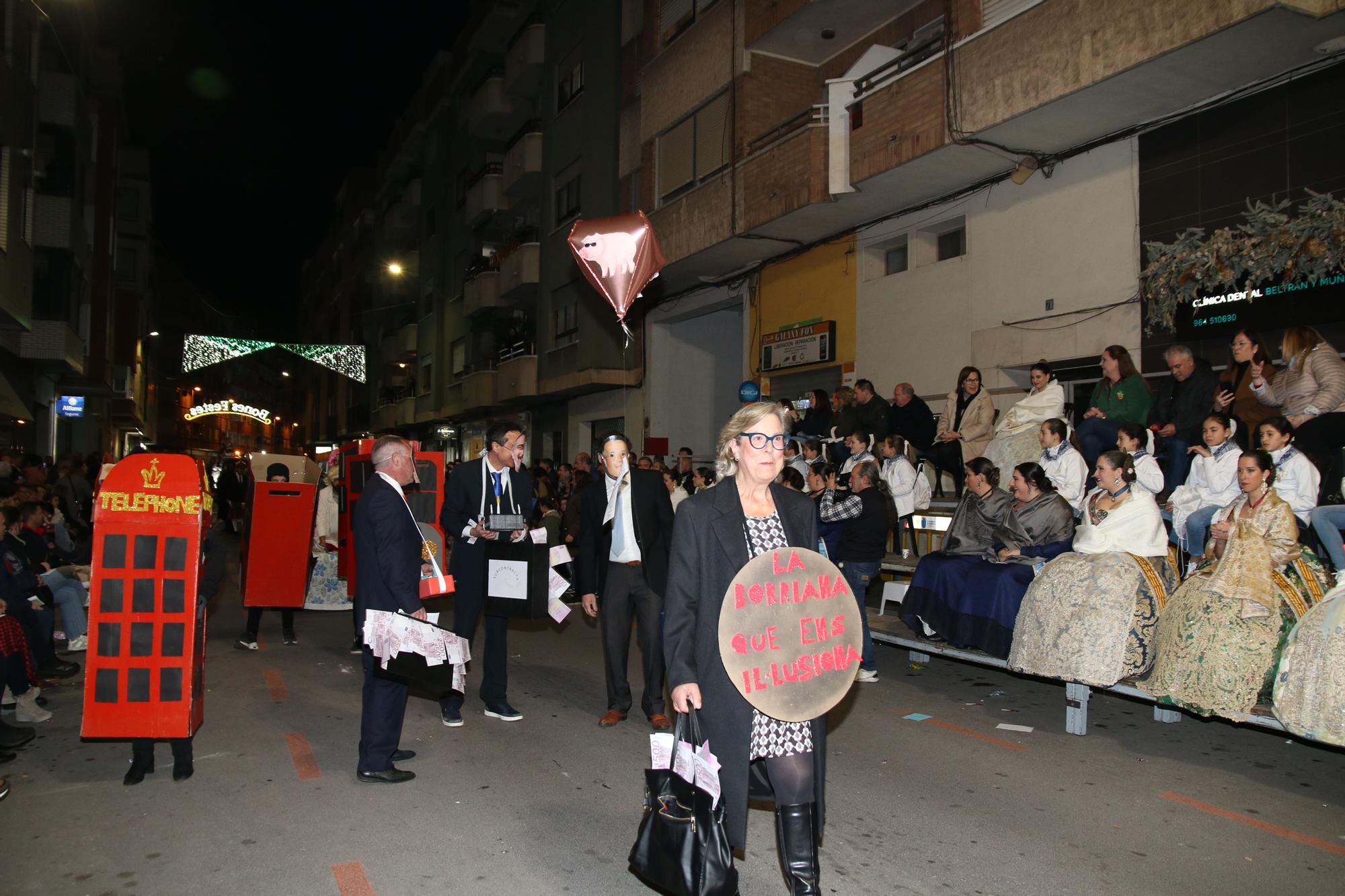 FOTOGALERÍA I La cabalgata del Ninot de Burriana, en imágenes