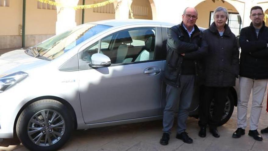 Entrega del coche de la campaña de comercio